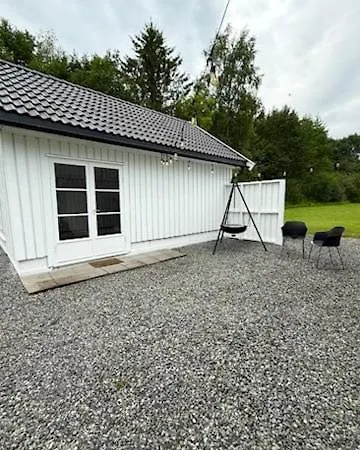 Family With Pool, Trampoline, And Large Garden *